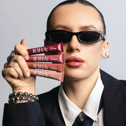PROMOCJA Odżywczy błyszczyk do ust IBRA Makeup losowy odcień
