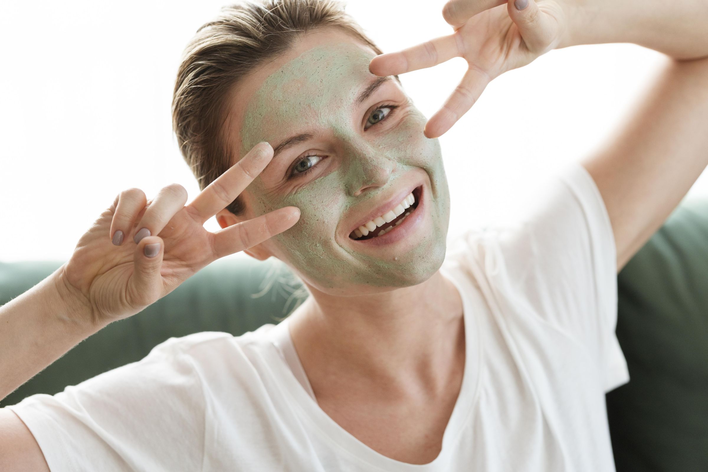 Co nałożyć pod maskę algową? Serum, ampułka, hydrolat czy krem?